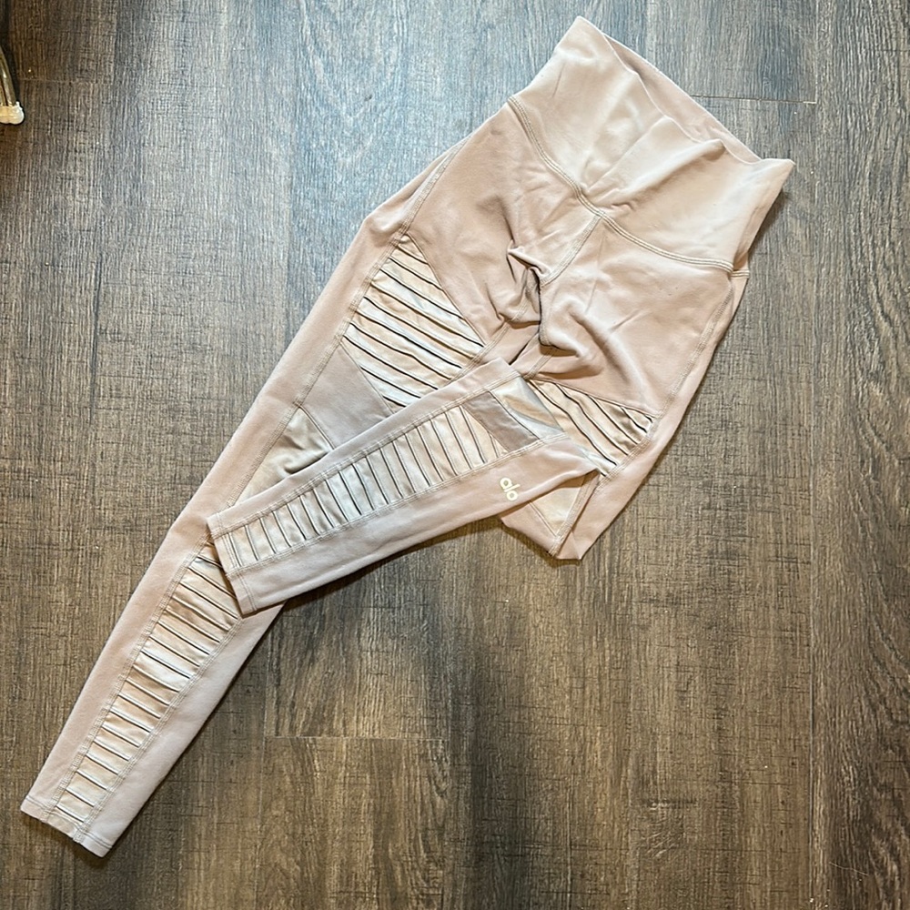 Alo Moto Leggings - XS - small hole - fit like a small